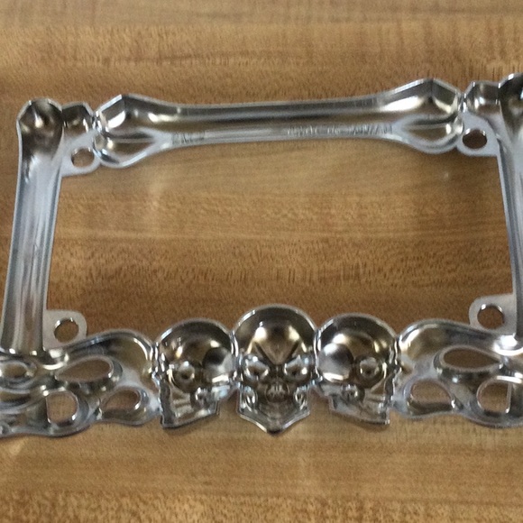New Pilot Automotive Motorcycle Skull - Flames License Frame - Picture 10 of 11